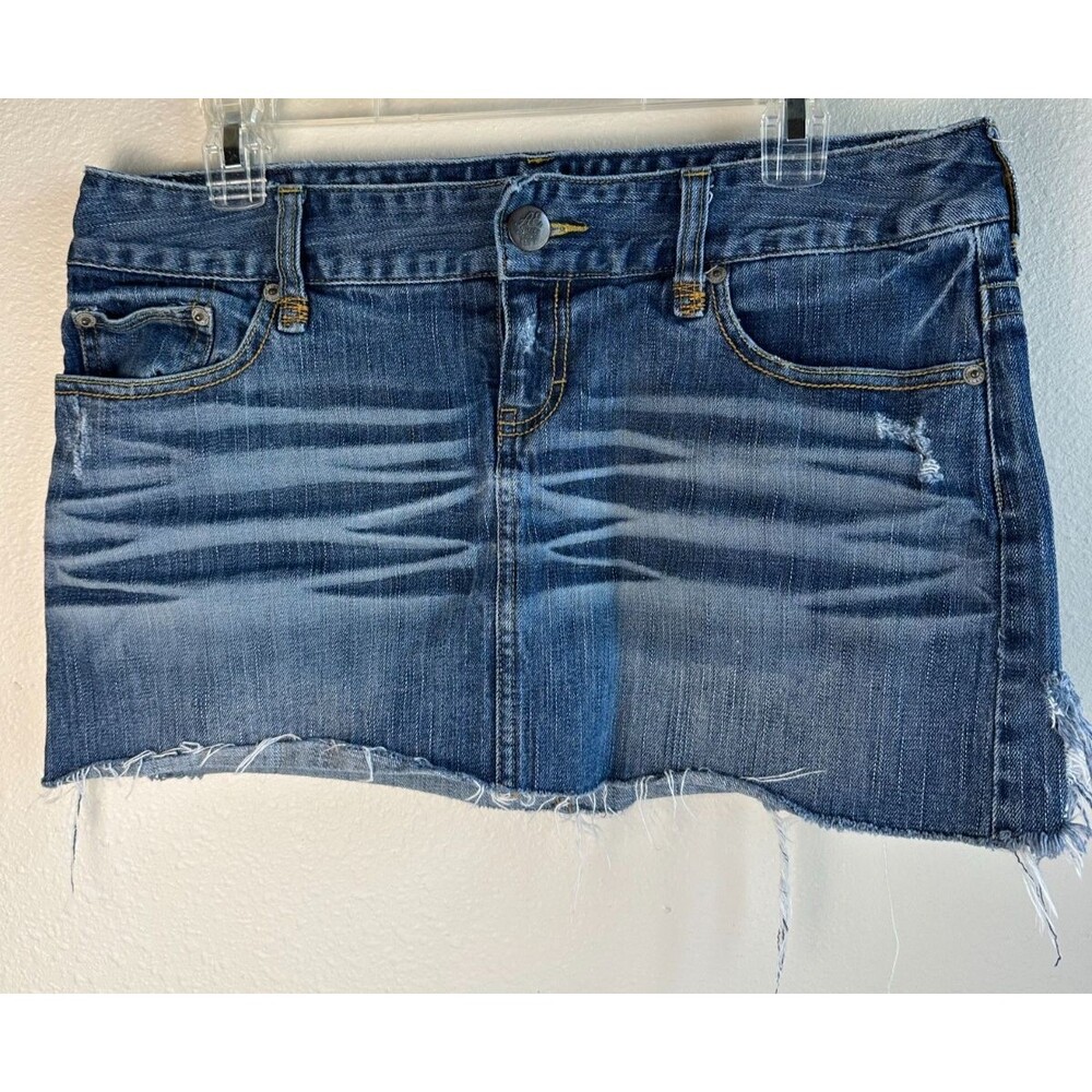 American Eagle Vintage 1995 Distressed Denim Mini Skirt Women’s Size 10 Y2K